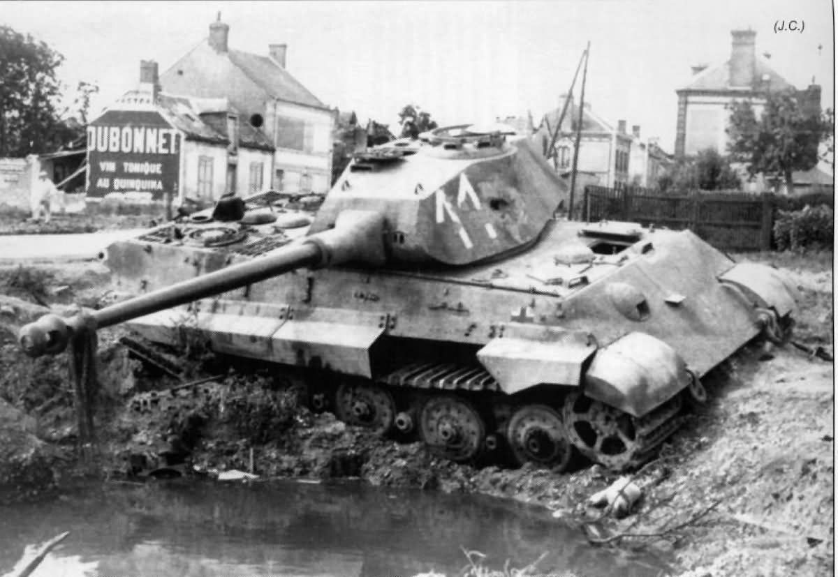 Подбитый во Франции Tiger II