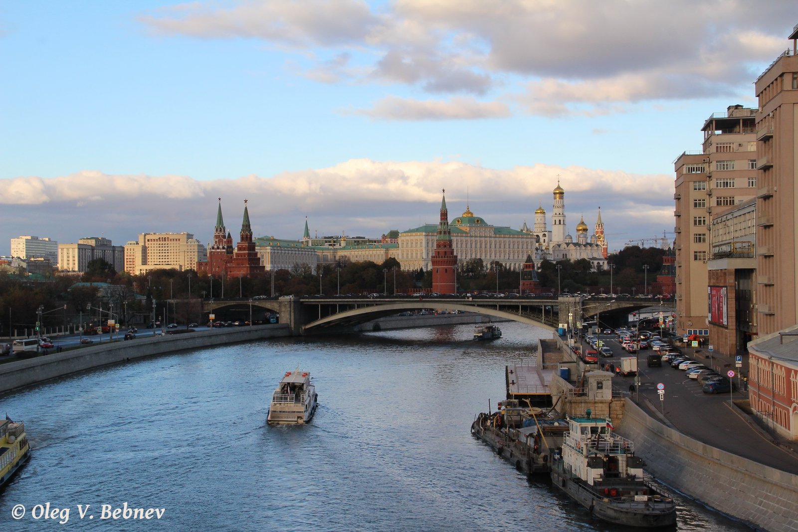 Вид с Патриаршего моста на Кремл
