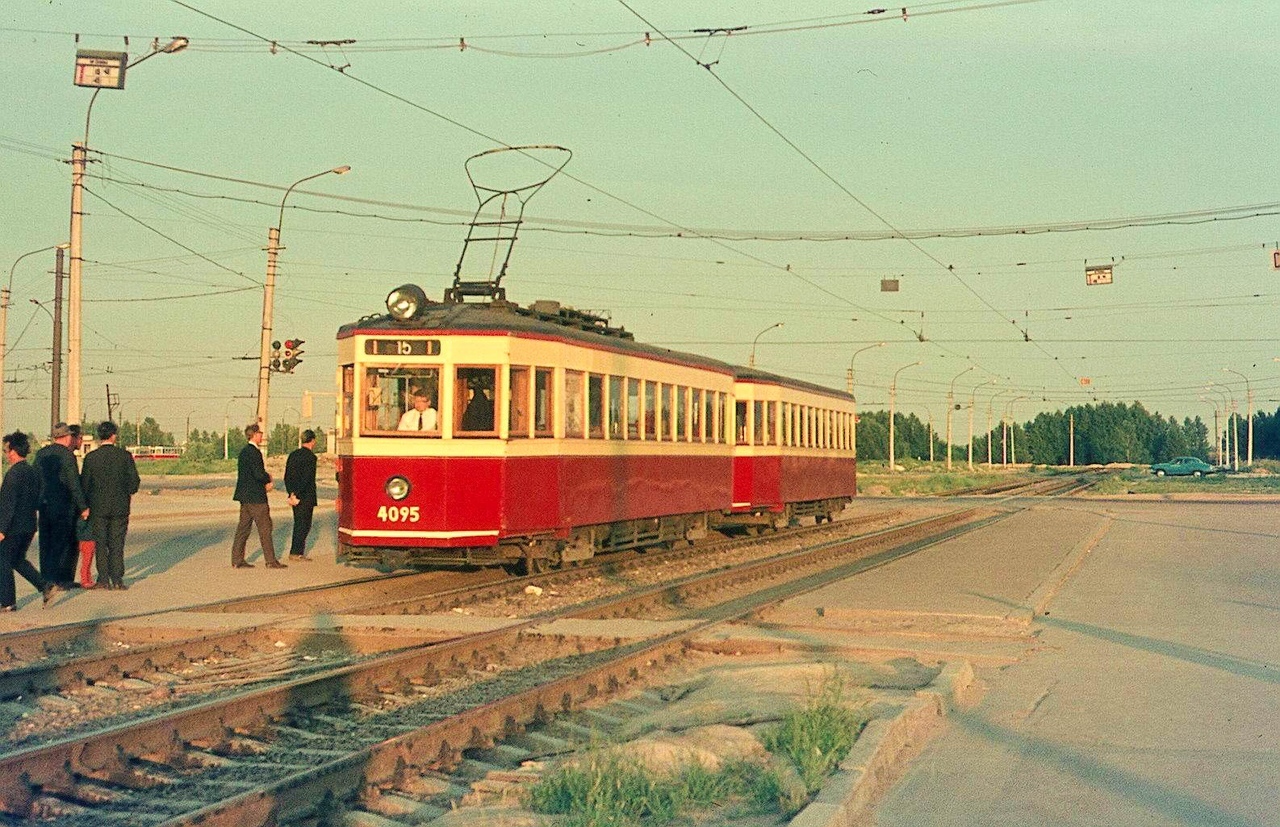 Трамвай ЛМ-33