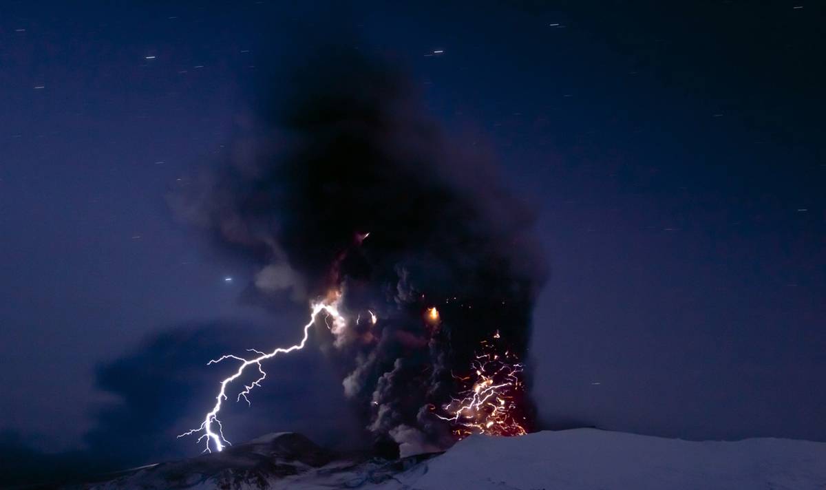 ss-100420-volcano-lightning-001_