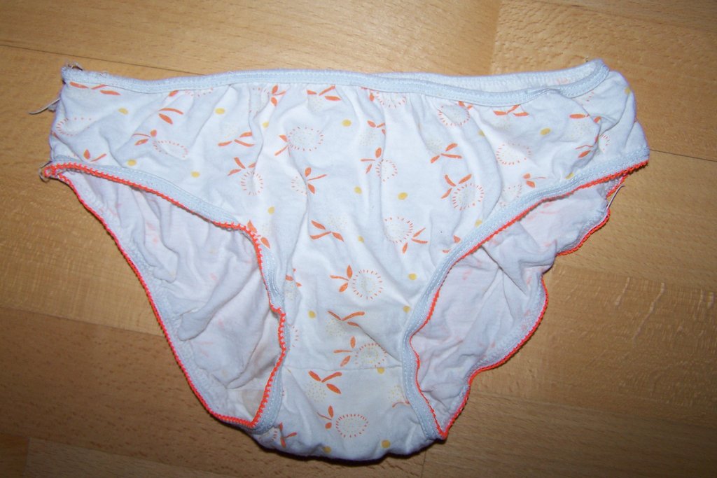 Mädchensachen Slips Bhs Socken Bikinis Badeanzüge Girlclothes Panties Bras Socks Bikini
