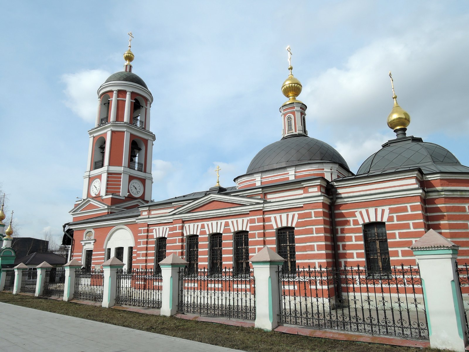 Церковь Троицы Живоначальной в Карачарове