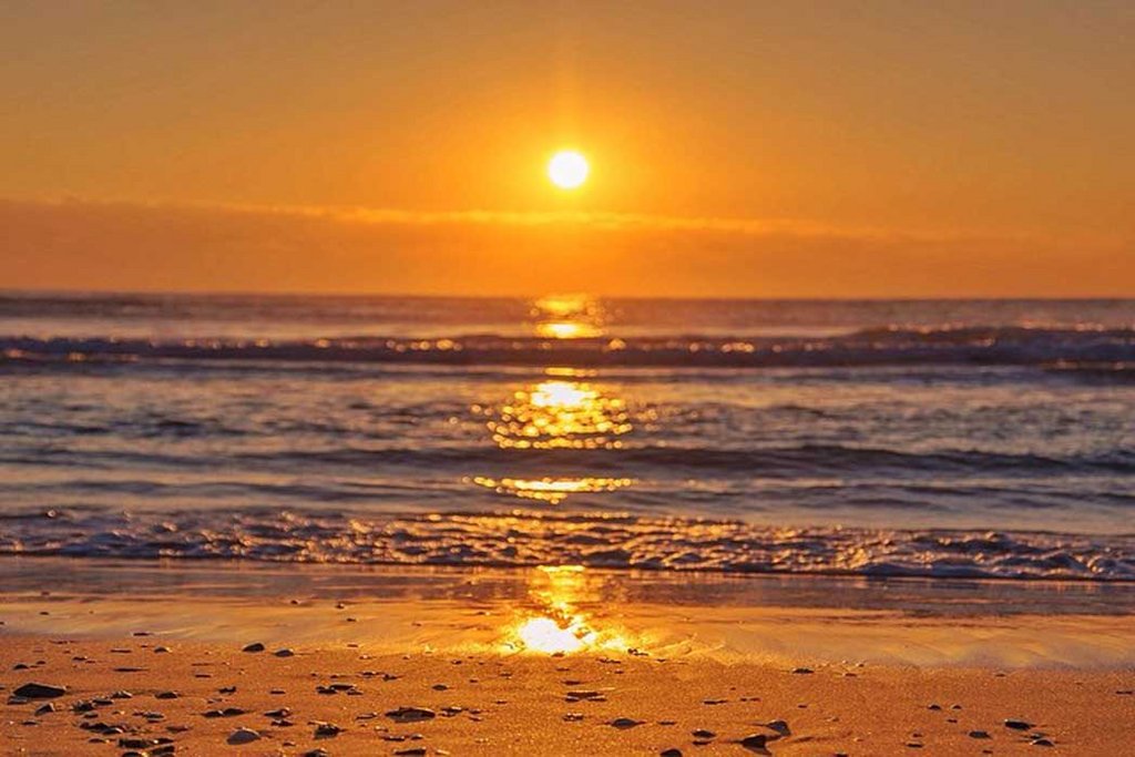 garry-norris-main-beach-sunrise.