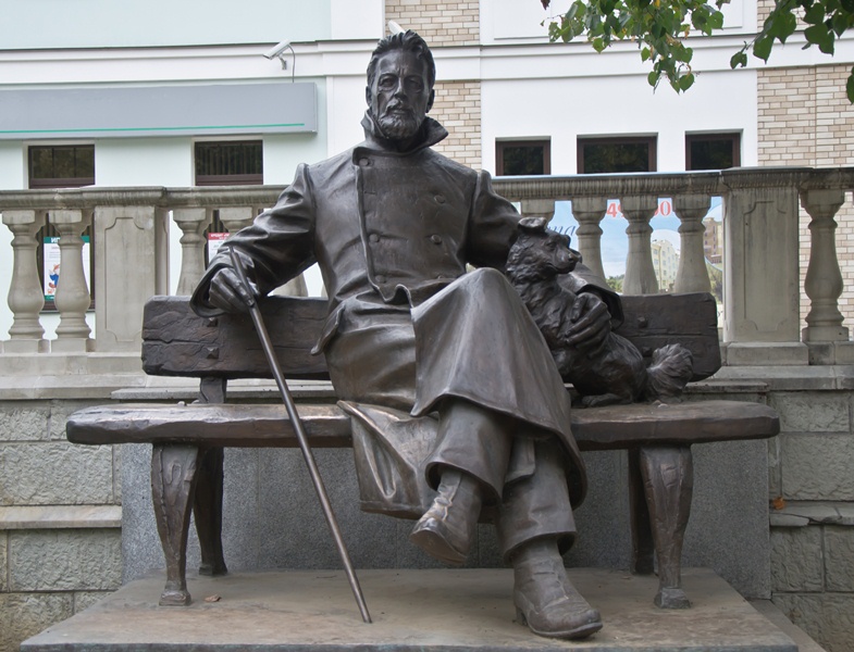 памятник Чехову в Звенигороде