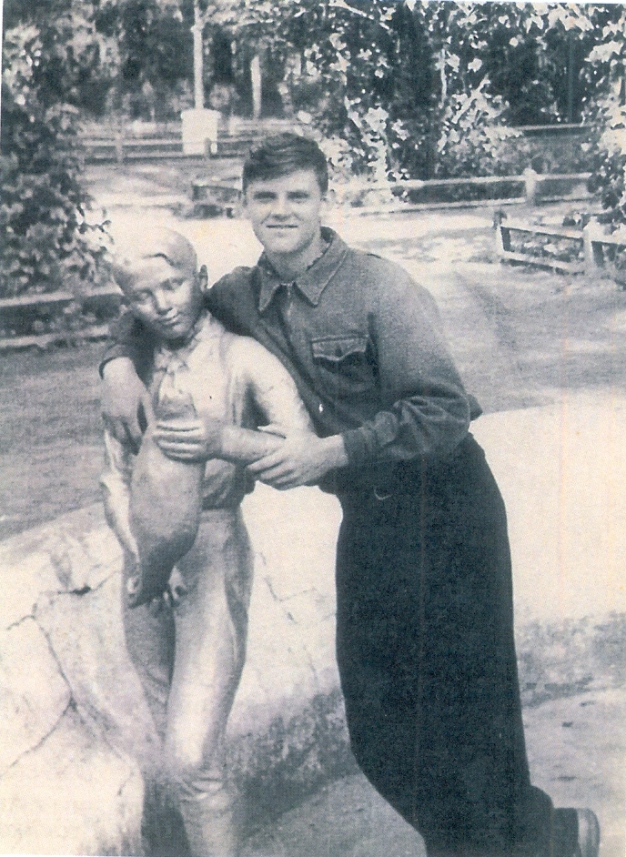 Сергей Ложечко с мальчиком.jpg