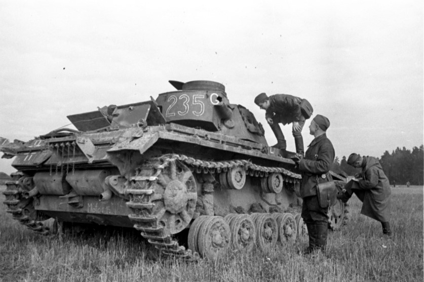 Разбитые немецкие танк. 1941г..j