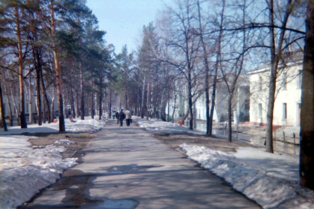 1999-04 Озёрск, бульвар на ул.Ле
